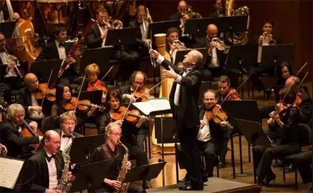 匈牙利布达佩斯乐团演奏《黎明之海》，全球百人音乐团队打造