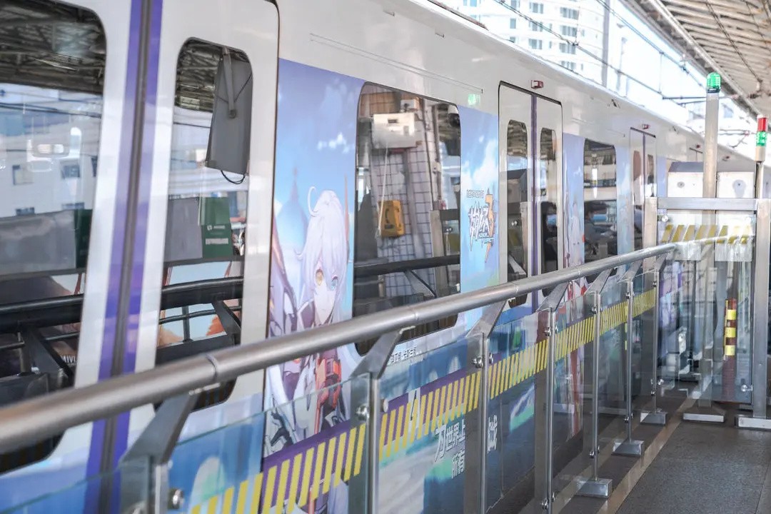 《崩坏3》主题地铁「琪亚娜时光专列」登陆上海、深圳、成都