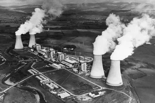 1957年11月16日，苏联建成世界第一座煤气动力电站