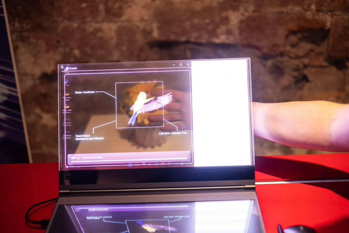 联想发布ThinkBook 透明显示概念笔记本电脑，展现科幻魅力与无限可能